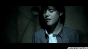 Justin-Bieber-Never-Let-You-Go-justin-bieber-11358239-400-225.jpg