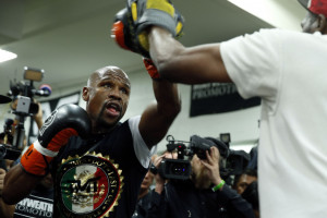 Floyd Mayweather workout photos & quotes: Pacquiao is reckless & doesn ...
