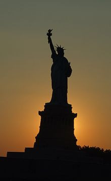 220px-Sunset_Statue_of_Liberty.jpg