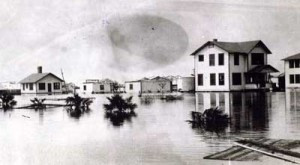 Flood in the Belle Glade area after the 1928 storm. (Historical ...
