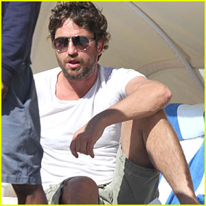 Gerard Butler Relaxing South Beach Just Jared