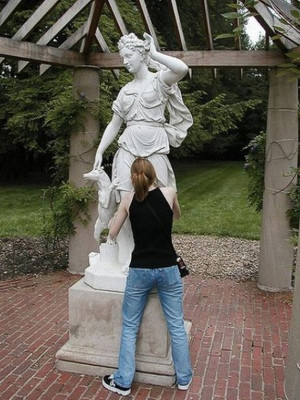 people-playing-with-statues-05