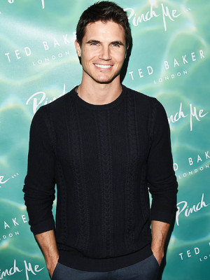 Robbie Amell in The DUFF Was Once an Underwear Model