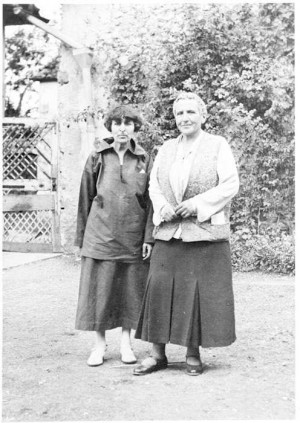pablo picasso gertrude stein and alice b toklas on the terrace at