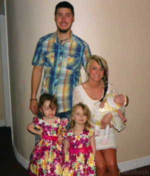 Teen Mom Leah Messer Cavlert family photo with husband Jeremy Calvert ...
