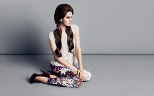 Lana Del Rey Sitting Wallpapers Pictures Photos Images