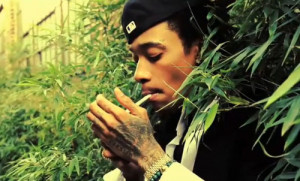 wiz-khalifa-smoking-weed.jpg