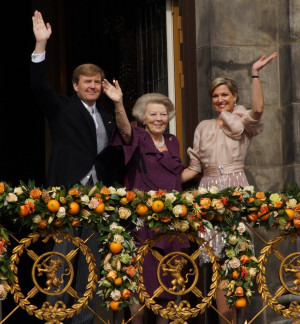King_Willem-Alexander,_Princess_Beatrix_and_Queen_Maxima.jpg