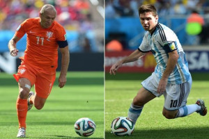 Arjen Robben vs Lionel Messi soccer match of top strikers