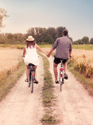 ghk-couple-riding-bikes-lgn