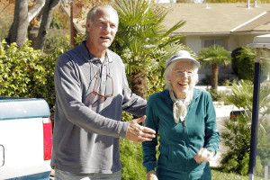 Still of Craig T. Nelson and Frances Sternhagen in Parenthood (2010)