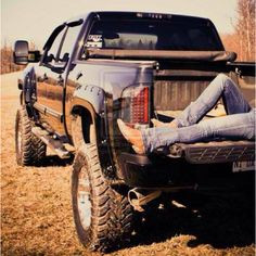 love me some country boys, and big trucks ♥ More