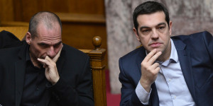Yanis Varoufakis et Alexis Tsipras © LOUISA GOULIAMAKI / AFP