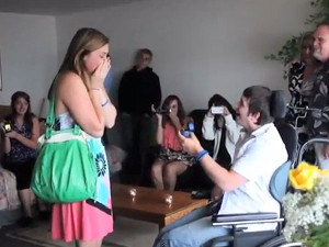 Oregon Man Proposes to High School Sweetheart Three Years After Being ...