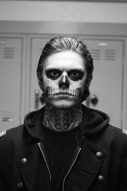 love tate langdon american horror story Evan Peters depression Violet ...