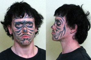 24岁男囚犯亚当·罗伯茨（Adam Roberts）被控在伊利诺伊 ...