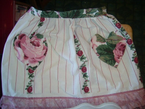 Victorian Rose Apron with Heart Pockets and Mauve Lace.