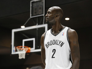 watch-kevin-garnett-use-beats-by-dr-dre-to-quiet-heckling-knicks-fans ...