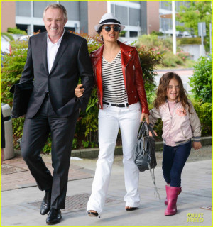 salma-hayek-francois-henri-pinault-venice-boat-ride-with-valentina-06 ...