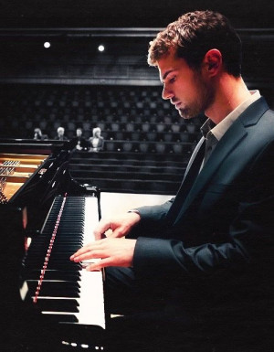 Theo James on imgfave