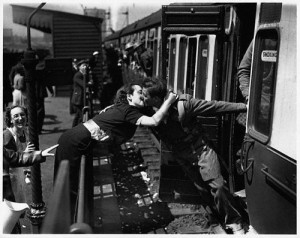 love photography couple kissing Black and White old romance kiss ...