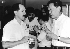 Gerard 't Hooft and Chen Ning Yang, Tokyo, August 1995. AIP Emilio ...