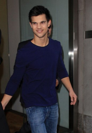 Taylor Lautner Is Both Manly and Romantic!