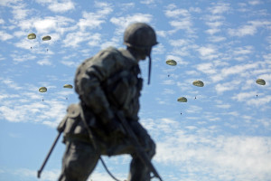 140608-france-paratroopers-1040a_7c55cff66172bc5ad79eb1555480895e.jpg