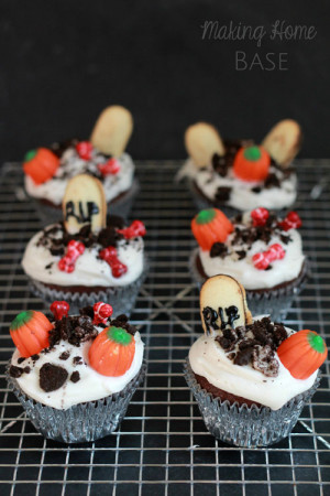 Back > Gallery For > Halloween Graveyard Cupcakes