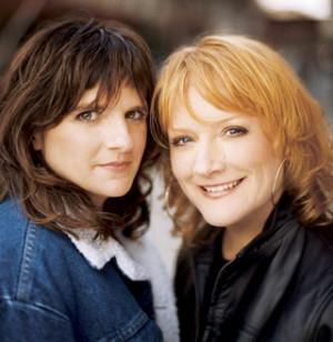 Lesbian duo the Indigo Girls perform with the Dallas Symphony ...
