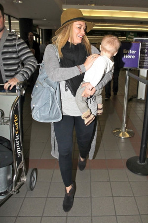 Hilary Duff Family Depart LAX NjQl7Aowdlox jpg