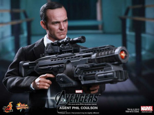 Hot Toys Agent Coulson via Fashion and Action