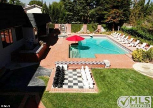 Check mate: The back yard of Kristen Stewart's family home boasts a ...