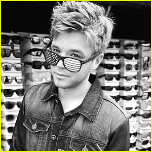 Brett Davern Talks Born Race With Glamoholic