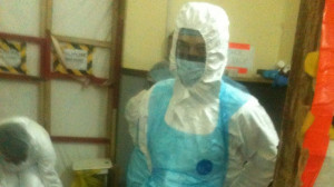 Ebola-fight doctor to run marathon in isolation suit