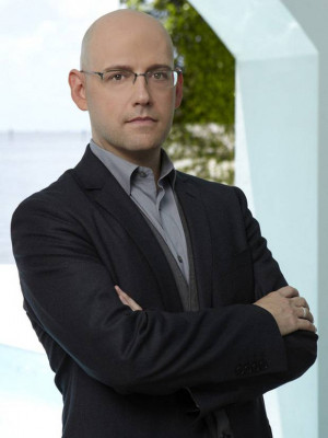 brad meltzer s decoded history 8 p m he s an imposing dude this brad ...