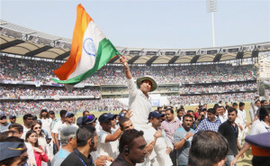 Indian Team Carrying Sachin Tendulkar After the Farewell test Match in ...