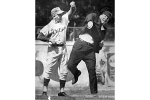 Photo: Umpire Harry Wendelstedt almost literally throws Gene Mauch out ...