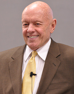 Dr. Covey speaks at seminar for faculty and staff.