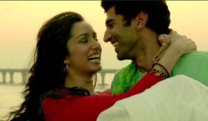 Aditya Roy Kapoor and Shraddha Kapoor in Aashiqui 2 Love Scene