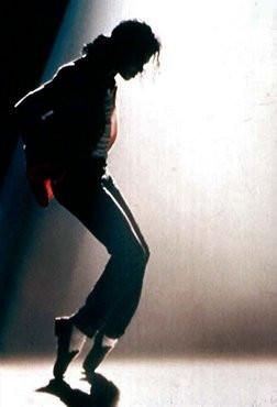 Michael Jackson's astonishing toe stand, revealing his bright white ...