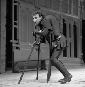 Anthony Sher as ‘Richard III’, with foam ‘hump’ worn beneath ...
