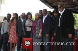 bebe-winans-and-cece-winans-with-family_3567767.jpg