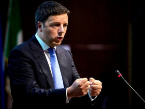 Matteo Renzi costretto all atterraggio con l elicottero a Badia al