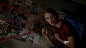 500px-Teen_Wolf_Season_3_Episode_18_Riddled_Lydia_Listens.png