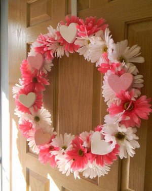 Pretty daisy and heart Valentine wreath by Simply Crafty