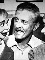 PAUL WINCHELL & JERRY HANGING OUT AT HOME