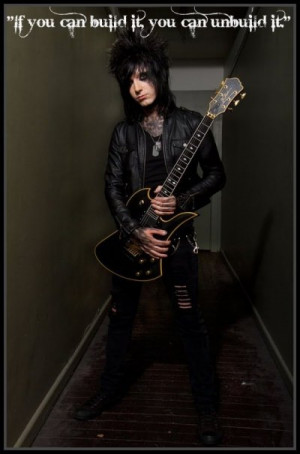 Jake Pitts heter også Jake Pitts på ekte spiller gitar han er leder ...