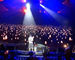 Eminem Performs ‘Lighters’ Live