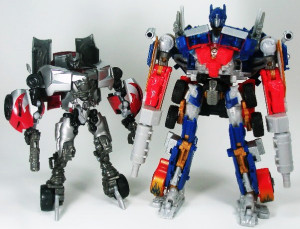 Hunt for the Decepticons Voyager Battle Blades Optimus Prime Gallery